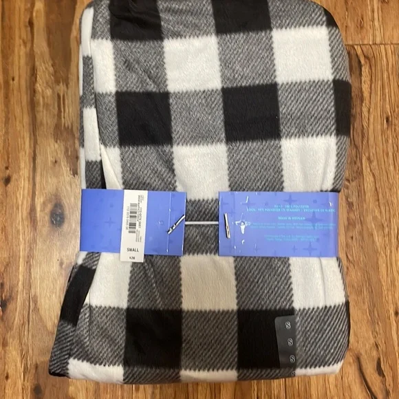 Sleep Chic Fleece Pants & Socks Set - Picture 6 of 8